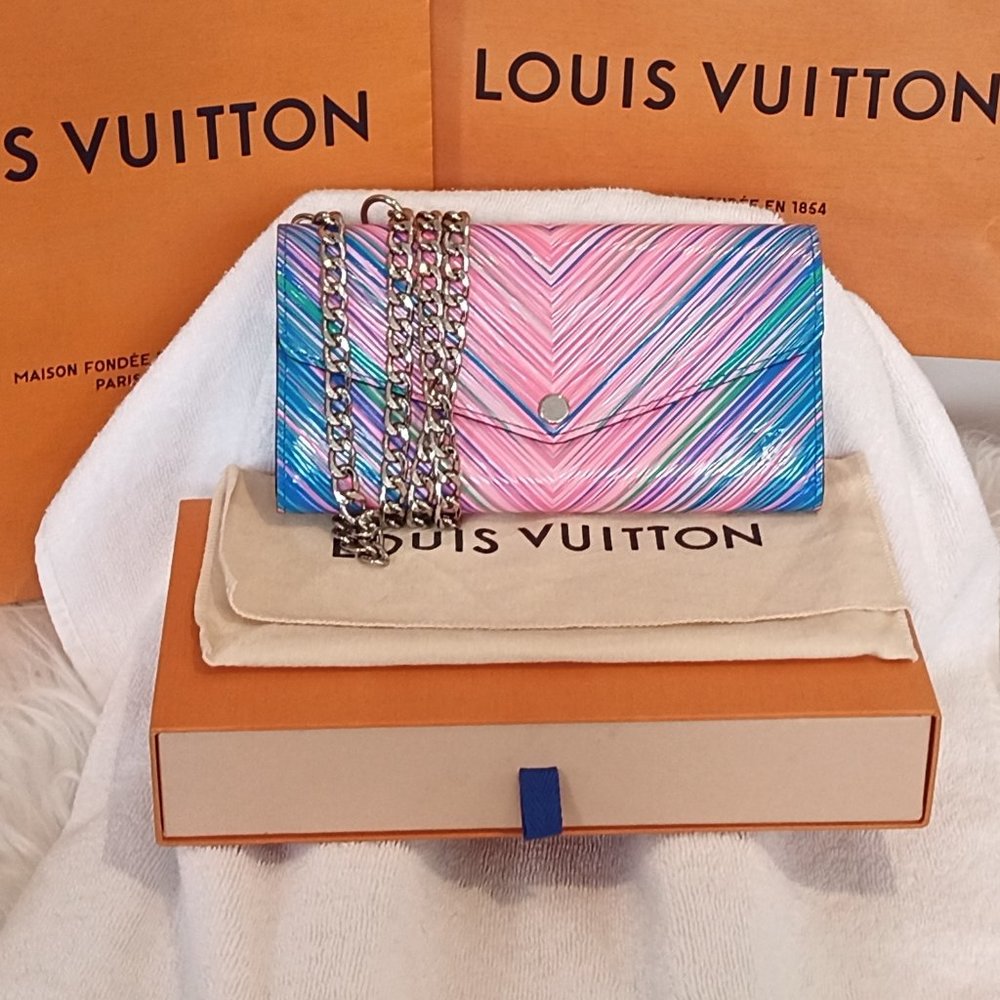 🩷🩵PRISTINE Ltd Ed LV Tropical Epi Sarah Long Wallet (w/ Box, Dust Bag & Chain)